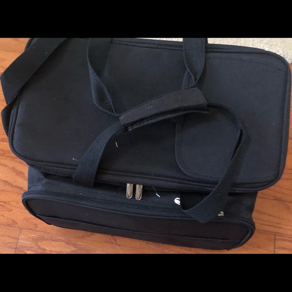 Picnic at Ascot Original Insulated Picnic Cooler.  Service for 4. Plates, - Picture 8 of 8